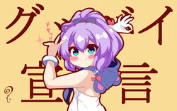  &gt;:) absurdres arms_up azur_lane bare_shoulders black_bow blush bow brown_background camisole closed_mouth commentary_request doyagao female gloves goodbye_sengen_(vocaloid) green_eyes hair_between_eyes hairbow high_ponytail highres javelin_(azur_lane) kurukurumagical ponytail purple_hair single_glove smile smug solo sparkle text_background translation_request upper_body v-shaped_eyebrows white_camisole white_gloves 