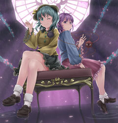  2girls commentary_request crossed_legs eyeball from_below green_eyes green_hair hairband hat hat_ribbon heart komeiji_koishi komeiji_satori legs loafers multiple_girls oumi_(rsag) purple_eyes purple_hair ribbon shoes short_hair siblings sisters sitting sun_hat table third_eye touhou water 