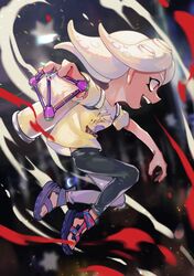  action black_leggings blue_footwear diffraction_spikes female from_side highres holding holding_weapon ink_tank_(splatoon) jumping leggings motion_blur octoling octoling_girl octoling_player_character open_mouth print_leggings print_shirt red_eyes sandals shirt short_sleeves smirk solo splat_bomb_(splatoon) splatoon_(series) splatoon_2 sports_sandals suction_cups t-shirt tentacle_hair weapon white_hair white_shirt yamagishi_chihiro 