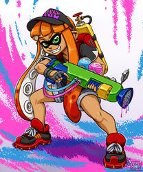  2015 artist_name black_footwear black_gloves black_hat blue_shorts blunt_bangs clothes_writing commentary dark-skinned_female dark_skin female fighting_stance fingerless_gloves footwear_ribbon full_body gloves green_eyes grin hat highres holding holding_weapon ink ink_tank_(splatoon) inkling inkling_girl inkling_player_character legs_apart looking_at_viewer pointy_ears shirt shoes short_sleeves shorts sidelocks smile solo spidu splatoon_(series) splatoon_1 t-shirt teeth tentacle_hair thick_eyebrows trigger_discipline valve weapon 