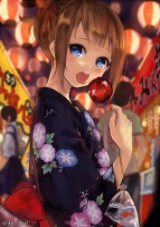  bag bagged_fish blonde_hair blue_eyes blurry blurry_background blush candy_apple commentary_request female festival fish floral_print flower food goldfish japanese_clothes kimono looking_at_viewer morning_glory_print open_mouth original photoshop_(medium) pisuke solo_focus summer_festival tongue tongue_out water 