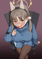  bad_id bad_twitter_id black_hairband blue_archive blue_skirt blue_sweater blush breasts brown_hair brown_pantyhose candy chair crossed_legs female food from_above glasses gradient_background hair_ornament hairband halo highres holding holding_candy holding_food holding_lollipop inactive_account kumanomi large_breasts lollipop looking_at_viewer low_twintails mechanical_ears miniskirt moe_(blue_archive) on_chair pantyhose pleated_skirt pom_pom_(clothes) pom_pom_hair_ornament round_eyewear seductive_smile sitting skirt smile solo sweater twintails yellow_eyes 