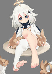  absurdres barefoot black_scarf blue_eyes boots chashuwu chinese_commentary feet female foot_focus foreshortening genshin_impact grey_background hair_ornament halo highres knees_up legs paimon_(genshin_impact) plate romper scarf short_hair simple_background single_thighhigh sitting smile soles solo stirrup_legwear thighhighs thighs toeless_legwear toes unworn_boots white_hair white_romper 