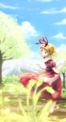  arms_behind_back blonde_hair blue_eyes blurry commentary_request depth_of_field dqn_(dqnww) female hair_ribbon highres medicine_melancholy ribbon short_hair skirt smile solo touhou tree 