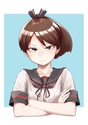  anchor_symbol black_eyes brown_hair collarbone crossed_arms female highres kantai_collection ohaduke ponytail school_uniform serafuku shikinami_(kancolle) shikinami_kai_ni_(kancolle) shirt short_hair short_ponytail short_sleeves solo upper_body white_shirt 