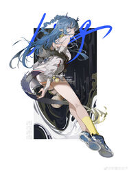  absurdres alternate_costume arknights blue_eyes blue_footwear blue_hair braid character_name detached_sleeves dragon_girl dragon_horns dragon_tail earrings female from_behind full_body fur-trimmed_jacket fur_trim grin highres horns jacket jewelry ling_(arknights) long_hair long_sleeves looking_at_viewer looking_back multicolored_hair narakuuu off_shoulder parted_lips pointy_ears shirt shoes simple_background single_sock smile socks solo strapless strapless_shirt streaked_hair tail tassel tassel_earrings watermark white_background white_jacket white_shirt white_sleeves yellow_socks 