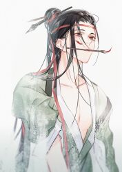  1boy absurdres azha8 bishounen black_hair chinese_clothes collarbone eyelashes green_robe hair_bun hair_ornament hair_pulled_back hair_stick hanfu headband highres jiangnan_baijingtu lips long_hair looking_up male_focus mouth_hold paint_splatter paint_splatter_on_face paintbrush paintbrush_hair_ornament pectoral_cleavage pectorals plunging_neckline red_headband robe shen_zhou_(jiangnan_baijingtu) simple_background single_hair_bun sleeves_rolled_up solo upper_body white_background 