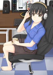  barefoot black_hair blue_shirt blunt_bangs book brown_eyes chair checkered_floor commentary_request computer computer_keyboard desk female headphones highres indoors kantai_collection legs long_hair looking_at_viewer md5_mismatch monitor office_chair original resolution_mismatch sano_souichi shirt shoukaku_(kancolle) sitting skirt smile solo source_larger speaker swivel_chair 