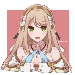  atelier_(series) atelier_ryza atelier_ryza_2 bare_shoulders blonde_hair border bow breasts cleavage commentary_request cropped_torso female green_eyes hairband haruna_(citrus_love_i) klaudia_valentz long_hair looking_at_viewer o-ring open_mouth outside_border red_background solo twitter_username upper_body v-shaped_eyebrows white_border white_bow 