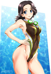  back_cutout black_hair black_one-piece_swimsuit blue_eyes breasts chi-hatan_(emblem) closed_mouth clothing_cutout commentary competition_swimsuit covered_navel cowboy_shot dated emblem female girls_und_panzer goggles goggles_around_neck groin hamada_kiyo hands_on_own_hips highleg highres looking_at_viewer medium_breasts medium_hair one-piece_swimsuit ponytail skindentation smile solo standing swimsuit tomokoji twitter_username 