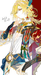  1boy blonde_hair blue_feathers brown_hair closed_mouth earrings ezu_(e104mjd) feather_hair_ornament feathers genshin_impact hair_ornament highres jewelry kaveh_(genshin_impact) long_sleeves male_focus medium_hair multicolored_background multicolored_hair pectoral_cleavage pectorals red_background red_eyes shirt solo white_background white_shirt 