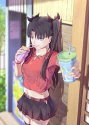  alternate_costume aqua_eyes belt black_hair black_ribbon black_skirt black_thighhighs blurry blurry_background brown_belt casual chinese_commentary crop_top cup day drinking_straw drinking_straw_in_mouth fate/stay_night fate_(series) female grin hair_ribbon holding holding_cup incoming_drink long_hair looking_at_viewer midriff miniskirt navel outdoors outstretched_arm pleated_skirt red_shirt ribbon shadow shirt short_sleeves skirt smile solo stomach teeth thighhighs tohsaka_rin two_side_up wooden_wall yeh_(354162698) zettai_ryouiki 