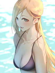  asymmetrical_bangs bikini black_bikini blonde_hair blush breasts brown_hair cleavage collarbone ear_piercing earrings female fujimoto_rina gobi_(jtnyrwbkohiqsuldg) highres idolmaster idolmaster_cinderella_girls jewelry long_hair looking_at_viewer multicolored_hair ocean piercing solo swimsuit two-tone_hair upper_body very_long_hair 