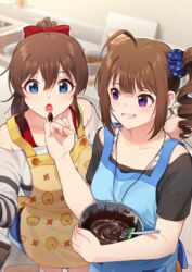  2girls ahoge apron black_shirt blue_apron blue_eyes blue_scrunchie blurry blurry_background bow bowl bowtie brown_hair chocolate commentary drill_hair grey_shirt grin hairbow holding holding_bowl idolmaster idolmaster_million_live! indoors jewelry kamille_(vcx68) long_sleeves medium_hair mixing_bowl multiple_girls necklace open_mouth orange_apron pinky_out ponytail print_scrunchie purple_eyes red_bow red_bowtie satake_minako scrunchie shirt shirt_straps short_sleeves side-by-side side_drill side_ponytail sidelocks smile spatula star_(symbol) star_print t-shirt valentine yokoyama_nao 