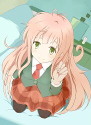  bed commentary_request female green_eyes jinrui_wa_suitai_shimashita long_hair necktie pantyhose peanuts_(ennuim) pink_hair smile solo very_long_hair watashi_(jintai) 