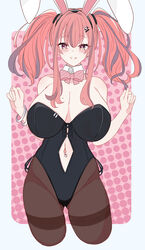  absurdres animal_ears ass_visible_through_thighs azur_lane bangle bare_shoulders black_leotard blush bow bowtie bracelet breasts bremerton_(azur_lane) brown_pantyhose cleavage collar collarbone commentary cropped_legs detached_collar earrings fake_animal_ears female grey_hair grin hair_between_eyes hair_intakes hair_ornament hair_tie hairclip heart heart_hair_ornament highres huge_breasts jewelry leotard londom_(lonhomewell) looking_at_viewer mole mole_on_breast mole_under_eye multicolored_hair navel navel_piercing pantyhose piercing pink_background pink_bow pink_bowtie pink_eyes plaid plaid_bow playboy_bunny polka_dot polka_dot_background rabbit_ears red_hair side-tie_leotard smile solo stomach strapless strapless_leotard streaked_hair teeth thighband_pantyhose thighs twintails two-tone_hair white_background white_collar white_headwear 