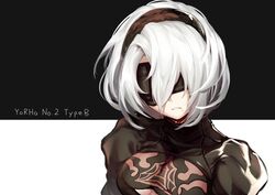  2b_(nier:automata) aki663 black_blindfold black_hairband blindfold breasts character_name chinese_commentary clothing_cutout commentary_request covered_eyes female hairband mole mole_under_mouth nier:automata nier_(series) puffy_sleeves short_hair simple_background solo 