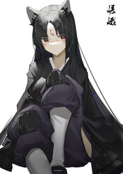  absurdres animal_ears arknights black_hair black_kimono breasts chinese_commentary closed_mouth commentary dog_ears dog_girl facial_mark female forehead_mark highres hip_vent japanese_clothes kimono knee_pads knee_up long_hair looking_at_viewer medium_breasts pants parted_bangs purple_pants qtian red_eyes saga_(arknights) simple_background sitting translated very_long_hair white_background 