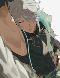  1boy akasha_terminal alhaitham_(genshin_impact) arm_up detached_sleeves genshin_impact green_eyes grey_background grey_hair hair_over_one_eye half-closed_eyes hand_on_own_stomach male_focus mikuroron muscular muscular_male shirt short_hair shoulder_cape sleeveless sleeveless_shirt smile solo upper_body 