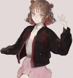  bad_id bad_twitter_id belt black_coat brown_belt brown_hair coat cowboy_shot double_bun female grey_background hair_bun hand_up highres kotobuki_nashiko medium_hair original pink_skirt print_coat red_hair shirt shirt_tucked_in simple_background skirt smile solo white_shirt yellow_eyes 