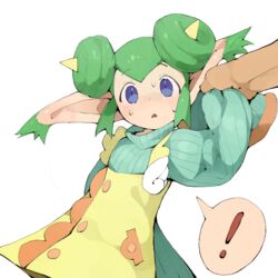  ! apron blue_eyes female green_hair green_sweater highres holding_another&#039;s_wrist horns lidelle_(puyopuyo) long_sleeves looking_at_viewer open_mouth pointy_ears puyopuyo puyopuyo_fever ribbed_sweater scared sidelocks simple_background sleeves_past_fingers sleeves_past_wrists solo_focus speech_bubble spoken_exclamation_mark sweatdrop sweater white_background wing_ornament yellow_apron yellow_horns youjo_modoki 