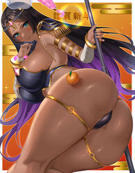  arm_wrap armlet armor ass bandaged_arm bandages bikini_armor black_armor black_hair bracelet breasts circlet cleavage commentary_request dark-skinned_female dark_skin facial_mark fate/grand_order fate_(series) female food forehead_jewel fruit green_eyes hat highres jewelry kisaragi_tsurugi large_breasts long_hair looking_at_viewer looking_back mandarin_orange oppai_mochi parted_bangs pauldrons scheherazade_(fate) shoulder_armor smile solo staff thick_thighs thighlet thighs translation_request 