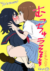  2girls black_hair blue_eyes blush brown_eyes brown_hair commentary_request highres kill_la_kill kissing leg_lock mankanshoku_mako matoi_ryuuko multiple_girls pleated_skirt short_hair skirt standing_leg_lock translation_request yunkru yuri 