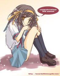  ayano_naoto bad_link black_socks blue_sailor_collar blue_skirt brown_footwear brown_hair english_text female gradient_background hairband hand_on_own_knee kita_high_school_uniform kneehighs neck_ribbon orange_hairband red_ribbon ribbon sailor_collar school_uniform serafuku short_hair short_sleeves skirt socks solo summer_uniform suzumiya_haruhi suzumiya_haruhi_no_yuuutsu web_address 