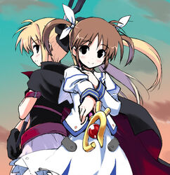  2girls arm_belt back-to-back bardiche_(device_form)_(nanoha) bardiche_(nanoha) belt blonde_hair cape fate_testarossa fate_testarossa_(original_form) gloves hiide lyrical_nanoha magical_girl mahou_shoujo_lyrical_nanoha multiple_girls raising_heart raising_heart_(device_mode) smile takamachi_nanoha takamachi_nanoha_(original_mode) twintails 