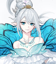  1other bare_shoulders blue_eyes blue_wings braid butterfly_wings closed_mouth fairy final_fantasy final_fantasy_xiv floating_hair hair_between_eyes highres insect_wings jewelry long_hair necklace photoshop_(medium) pixie_(ff14) pointy_ears ppower_(lu_power) single_braid solo tiara titania_(final_fantasy) upper_body white_hair wings 