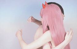  1boy bangs black_hair cosplay couple darling_in_the_franxx female hiro_(darling_in_the_franxx) hiro_(darling_in_the_franxx)_(cosplay) horns long_hair oni_horns pink_hair red_horns shirtless straight zero_two_(darling_in_the_franxx) zero_two_(darling_in_the_franxx)_(cosplay) 