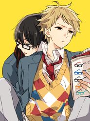  2boys argyle bespectacled black_hair blonde_hair brown_eyes commentary_request glasses hug hug_from_behind kanbara_akihito kyoukai_no_kanata magazine_(object) male_focus multiple_boys nase_hiroomi necktie nmunco reading red_necktie scarf simple_background yellow_background 