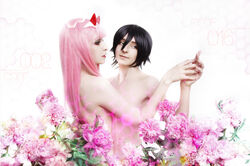  1boy bangs black_hair blue_eyes cosplay couple darling_in_the_franxx female green_eyes hair_ornament hairband hiro_(darling_in_the_franxx) hiro_(darling_in_the_franxx)_(cosplay) horns long_hair oni_horns pink_hair red_horns shirtless straight white_hairband zero_two_(darling_in_the_franxx) zero_two_(darling_in_the_franxx)_(cosplay) 