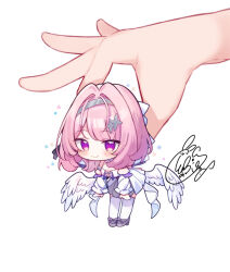  1other beni_shake blush breasts chibi cleavage closed_mouth commentary_request feathered_wings female grey_hairband grey_shoes grey_skirt hair_intakes hairband high_heels large_breasts low_wings mini_person minigirl pink_hair pleated_skirt purple_eyes remielle_dan shoes signature skirt smile solo_focus thighhighs white_background white_thighhighs white_wings wings zenless_zone_zero 