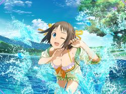  ;d bare_legs bikini blue_eyes blue_sky breasts brown_hair cleavage cloud collarbone day female game_cg hair_ribbon halterneck jacket leaning_forward looking_at_viewer medium_breasts off_shoulder one_eye_closed open_clothes open_jacket outdoors ribbon ronye_arabel short_hair sky smile solo splashing swimsuit swimsuit_cover-up sword_art_online sword_art_online:_alicization sword_art_online:_unleashed_blading wading yellow_bikini yellow_jacket yellow_ribbon 