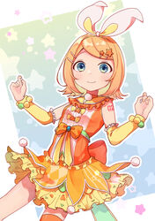  asymmetrical_legwear blonde_hair blue_eyes bow bow_hairband bowtie commentary cowboy_shot detached_sleeves female frilled_skirt frilled_sleeves frills hair_ornament hairband hairbow hairclip highres kagamine_rin layered_skirt looking_at_viewer orange_shirt orange_skirt orange_thighhighs pom_pom_(clothes) project_sekai sazanami_(ripple1996) shirt short_hair shoulder_tattoo single_thighhigh skirt sleeveless sleeveless_shirt smile solo star_(symbol) star_hair_ornament starry_background swept_bangs tattoo thighhighs uneven_legwear vocaloid wonderlands_x_showtime_(project_sekai) wonderlands_x_showtime_rin yellow_sleeves 