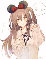  animal_ears bow brown_hair female girls&#039;_frontline long_hair long_sleeves looking_at_viewer minnie_mouse_ears moa_(21energy12) mouse_ears one_side_up paw_pose red_bow scar scar_across_eye scar_on_face shirt sleeves_past_wrists solo speech_bubble ump45_(girls&#039;_frontline) white_background white_shirt yellow_eyes 