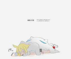  &gt;_&lt; ^^^ ahoge blonde_hair blush commentary_request creature falling female grey_shirt grey_skirt kokaki_mumose lying moneko_(null-meta) null-meta on_floor on_stomach open_mouth pinned pleated_skirt red_socks school_uniform serafuku shirt shoes short_hair short_sleeves simple_background skirt sneakers socks solo translation_request uozumi_kurumi v-shaped_eyebrows white_background wide_shot 