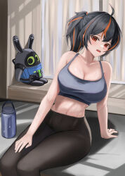  absurdres ahoge bangboo_(zenless_zone_zero) bare_shoulders black_hair black_pants bottle breasts cleavage collarbone commentary curtains female grey_sports_bra hair_between_eyes highres ileong indoors large_breasts long_hair looking_at_viewer midriff multicolored_hair navel on_bed open_mouth pants ponytail red_eyes red_hair securityboo_(zenless_zone_zero) shadow sidelocks sitting sports_bra streaked_hair teeth two-tone_hair upper_teeth_only water_bottle window window_shadow windowsill yoga_pants zenless_zone_zero zhu_yuan 