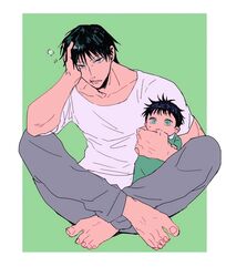  aged_down baby barefoot black_hair collarbone commentary_request father_and_son feet finger_sucking fushiguro_megumi fushiguro_touji green_eyes grey_pants hand_on_own_face highres indian_style jujutsu_kaisen looking_at_viewer male_focus pants scar scar_on_face scar_on_mouth shenshan_laolin shirt short_hair short_sleeves sitting toes white_shirt 