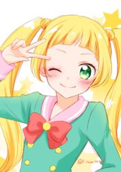  aikatsu!_(series) aikatsu_friends! arm_up blonde_hair blunt_bangs blush bow bowtie closed_mouth commentary female green_eyes green_shirt hinata_ema_(aikatsu_friends!) long_hair long_sleeves looking_at_viewer one_eye_closed pink_sailor_collar red_bow sailor_collar shirt sidelocks simple_background smile solo star_(symbol) tareme tiramisu651 twintails twitter_username upper_body v white_background 