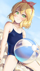  ball beach beachball blonde_hair blue_one-piece_swimsuit blush bow cloud competition_school_swimsuit female green_eyes hairbow highres idolmaster idolmaster_cinderella_girls looking_at_viewer maremay0513 one-piece_swimsuit outdoors ribbon sakurai_momoka school_swimsuit short_hair sitting sky smile solo spread_legs swimsuit thighs 