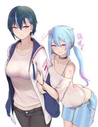  2girls arched_back arm_grab black_hair black_pants blue_hair blue_pants bra_strap bracelet breasts butt_crack collarbone cowboy_shot dual_persona ear_piercing earrings gradient_hair grey_eyes grin hair_between_eyes jewelry leaning_forward long_hair looking_at_viewer medium_breasts midriff mole mole_under_eye multicolored_hair multiple_girls nikuku_(kazedesune) off-shoulder_shirt off_shoulder pants parted_lips piercing pink_eyes pink_hair shalala_(voicemith) shirt short_hair simple_background smile standing stomach streaked_hair striped_clothes striped_pants tattoo vertical-striped_clothes vertical-striped_pants virtual_youtuber voicemith white_background white_shirt 