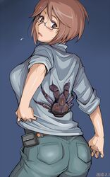  aged_up ass bespectacled blush breasts brown_eyes brown_hair casual coconut_crab crab crustacean denim female glasses jeans large_breasts looking_back no_heterochromia pants rozen_maiden short_hair sleeves_rolled_up solo souseiseki surprised tsuda_nanafushi 