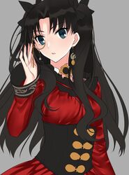  alternate_costume arm_up black_hair chinese_commentary commentary_request dress earrings fate/stay_night fate_(series) female green_eyes grey_background hair_ribbon jewelry long_hair looking_at_viewer monocle nail_polish necklace parted_bangs parted_lips red_dress red_nails ribbon simple_background solo tohsaka_rin two_side_up yaoshi_jun 