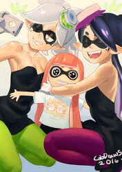  3girls aori_(splatoon) breasts cellphone cleavage colo_(nagrolaz) fangs girl_sandwich highres hotaru_(splatoon) inkling md5_mismatch medium_breasts multiple_girls one_eye_closed orange_hair phone pointy_ears purple_hair sandwiched self_shot silver_hair smartphone smile splatoon_(series) splatoon_1 tentacle_hair yukkuri_shiteitte_ne 