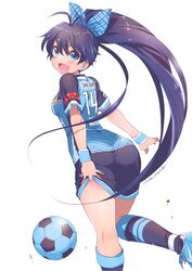  antenna_hair black_hair black_shorts black_socks blue_eyes cowboy_shot female ganaha_hibiki highres idolmaster idolmaster_(classic) inoue_sora j._league kawasaki_frontale long_hair looking_at_viewer looking_back ponytail shorts smile soccer_uniform socks solo sportswear 