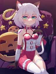  animal_ear_fluff animal_ears animal_print asymmetrical_clothes bare_shoulders breasts cat_ears cat_print cat_tail collar collarbone corset elbow_gloves fate/apocrypha fate/grand_order fate_(series) female gloves green_eyes hair_between_eyes halloween highres jack-o&#039;-lantern jack_the_ripper_(fate/apocrypha) jack_the_ripper_(small_cat&#039;s_rondo)_(fate) layered_gloves ling_huanxiang looking_at_viewer pumpkin red_gloves red_legwear scar scar_across_eye scar_on_cheek scar_on_face short_hair single_pantsleg sitting small_breasts smile solo tail white_gloves white_hair 