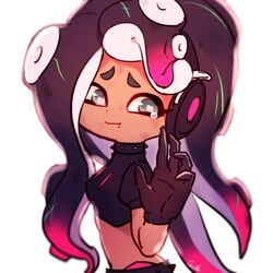  artist_name black_collar black_gloves black_hair black_shirt black_shorts callie_(splatoon) callie_(splatoon)_(cosplay) cephalopod_eyes closed_mouth collar colored_skin commentary cosplay coula_cat crop_top dark-skinned_female dark_skin female from_side gloves gradient_hair green_eyes green_hair headphones highres long_hair looking_at_viewer marina_(splatoon) multicolored_hair multicolored_skin octoling pink_pupils purple_hair shirt short_sleeves shorts signature simple_background smile solo spiked_collar spikes splatoon_(series) splatoon_2 standing suction_cups tearing_up tentacle_hair upper_body waving white_background 