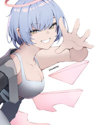  absurdres arknights artist_name black_jacket blue_hair breasts cleavage clenched_teeth detached_sleeves energy_wings female green_eyes grin halo highres jacket large_breasts off_shoulder open_clothes open_jacket short_hair simple_background smile solo spuria_(arknights) tank_top teeth upper_body white_background white_tank_top yuu_azma 